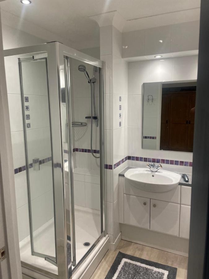 Executive Home With Plenty Of Room 엘리 외부 사진