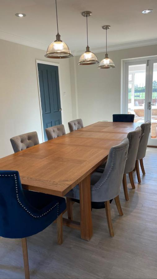 Executive Home With Plenty Of Room 엘리 외부 사진