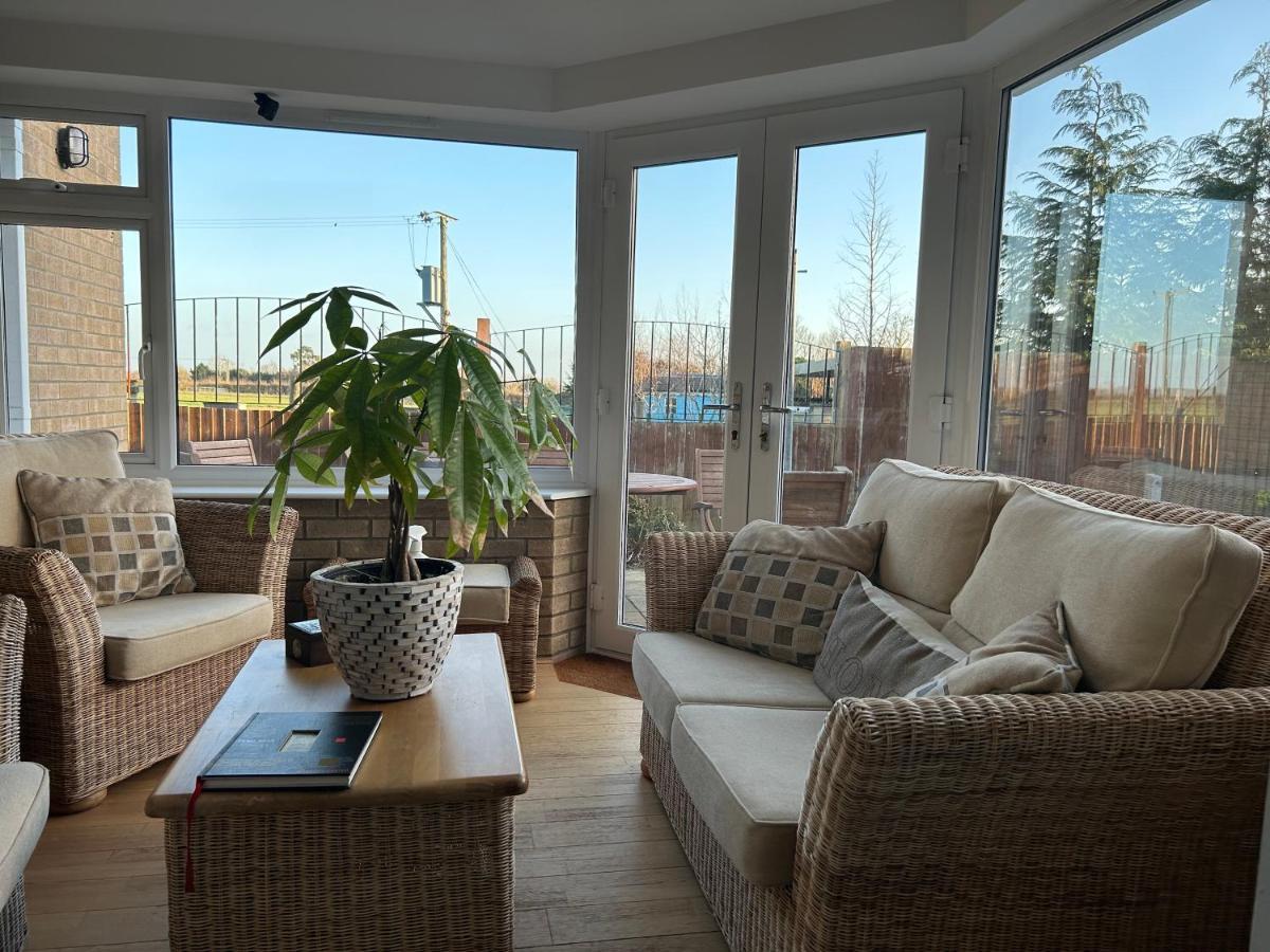 Executive Home With Plenty Of Room 엘리 외부 사진